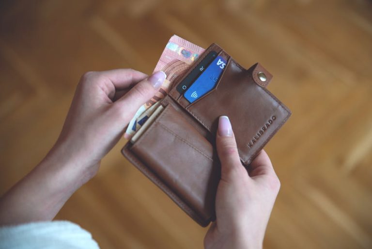 RFID-Blocker Geldbeutel im Test: Sicherheit fuer Karten und Pass